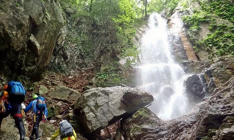 Trekking in himalayas, uttarakhand